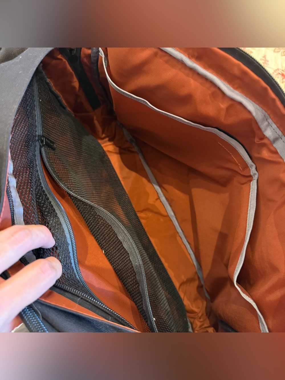 Beautiful New L.L. Bean Black Men's Messenger Bag! - Picture 4 of 8